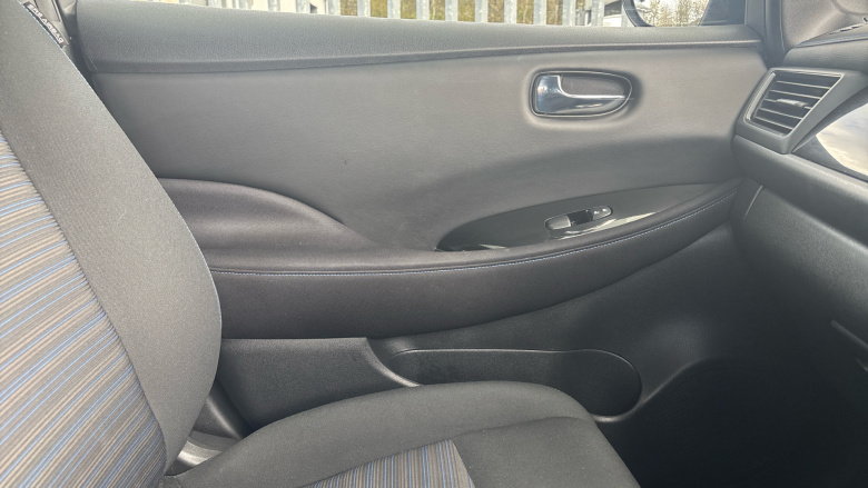 Nissan LEAF 110kW N-Connecta 39kWh 5dr Auto Electric Hatchback